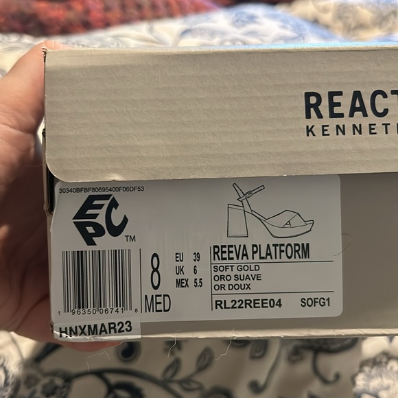 NIB Light Gold 3” Kenneth Cole Platform Sandal - Picture 5 of 5